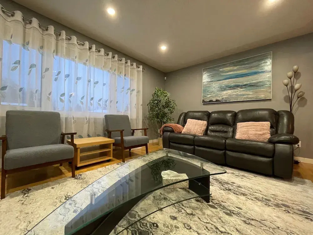 Shibly's Retreat 2 Close to West Edmonton Mall