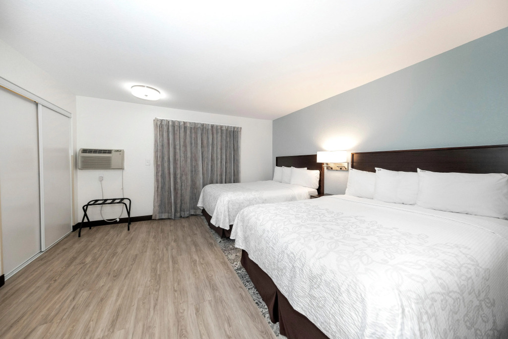 Red Roof Inn PLUS+ & Suites Naples Downtown-5th Ave S
