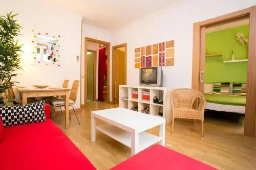 Ro Lively and bright apartment next to Blai st