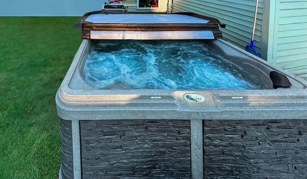 Lake Access 4 Bed 3 Bath HOT TUB