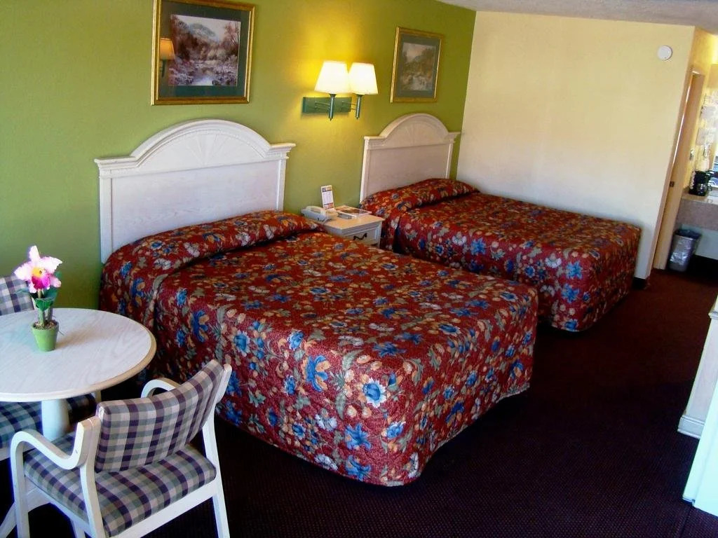 Holiday Terrace Inn - Pigeon Forge