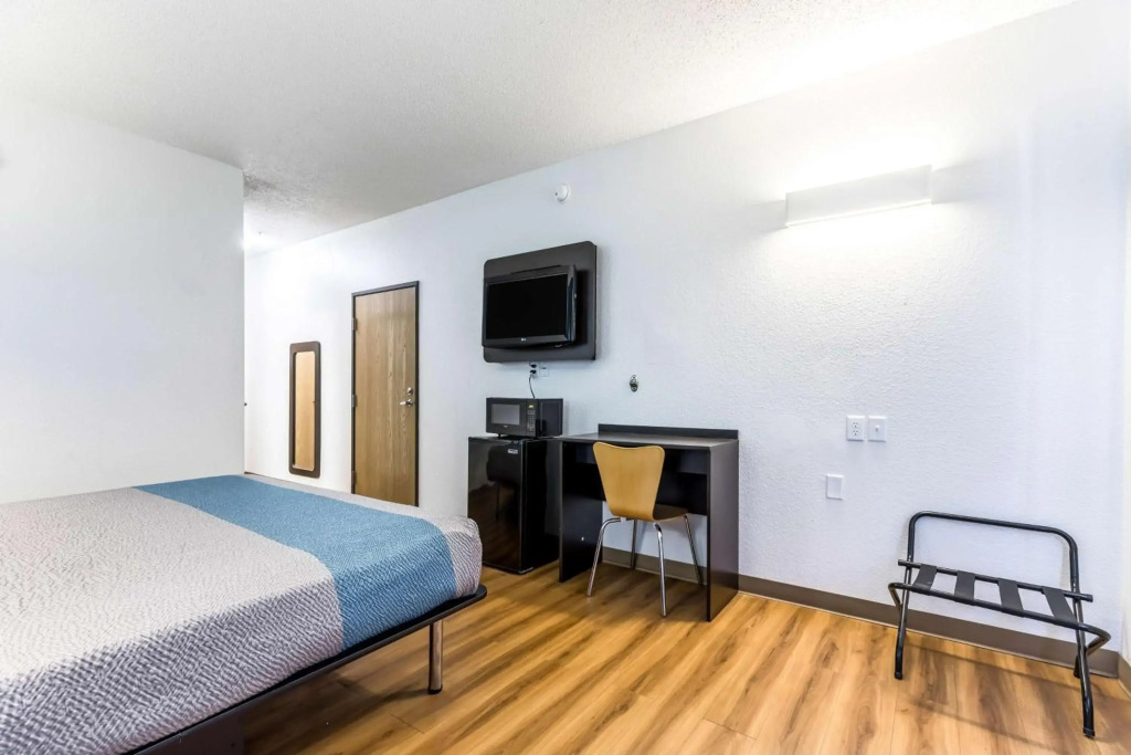 Motel 6-Indianapolis, IN - Southport