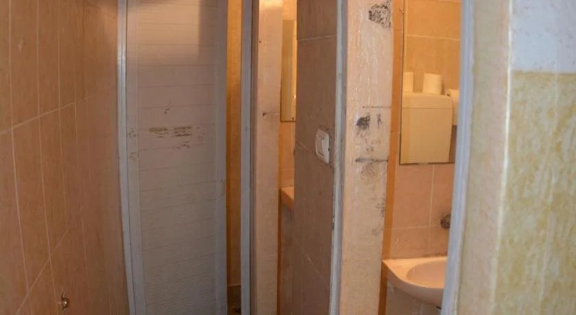 New Palm Hotel & Hostel