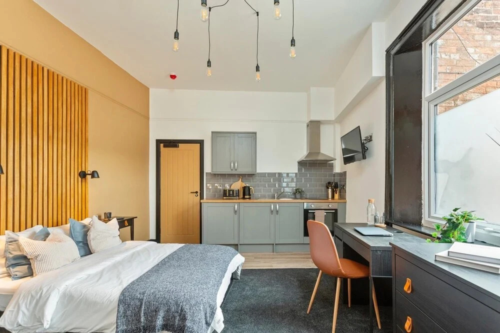 OnPoint Modern 1 BR Studio City Centre