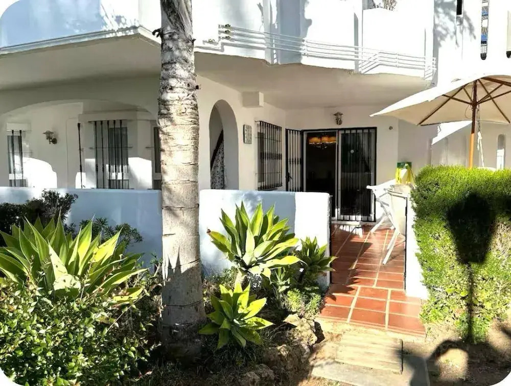 Beach Apartment - Sleeps 6, Pool & Private Terrace