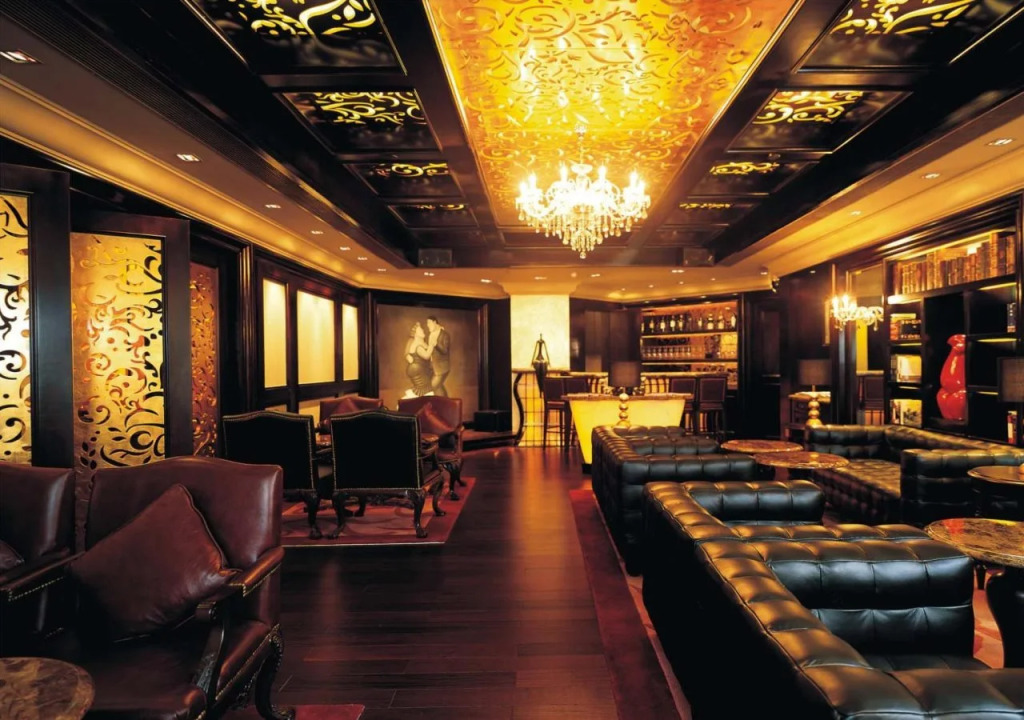 Royal Suites & Towers