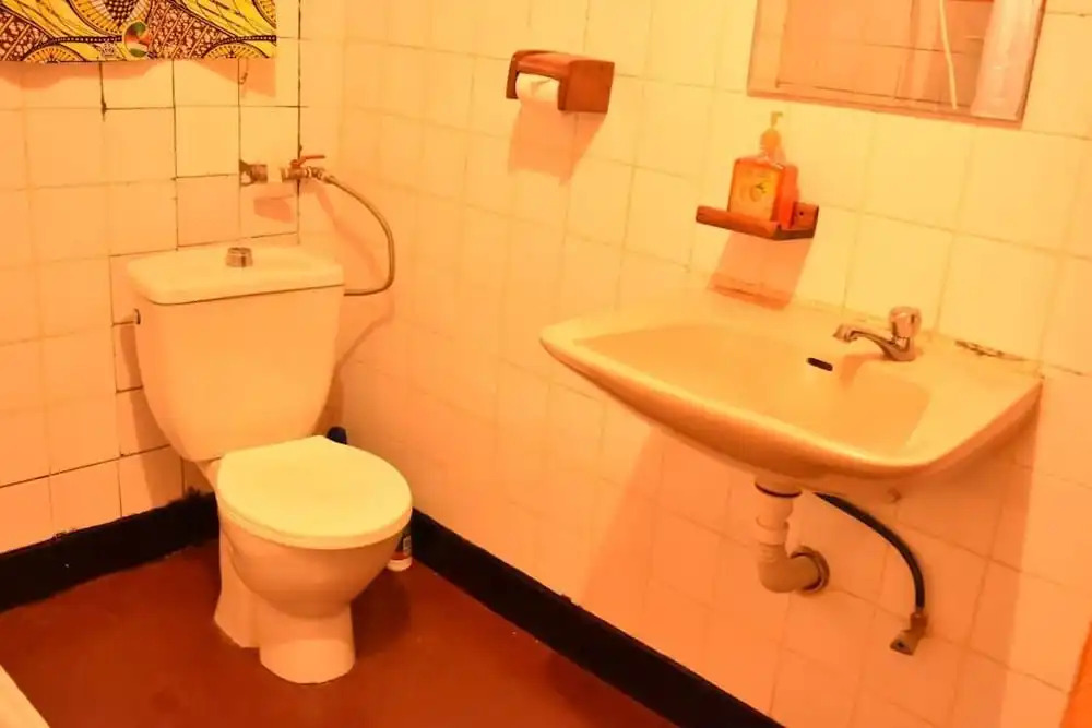 Room in B&B - Amahoro Guest House - Double Room With Private Shower Room