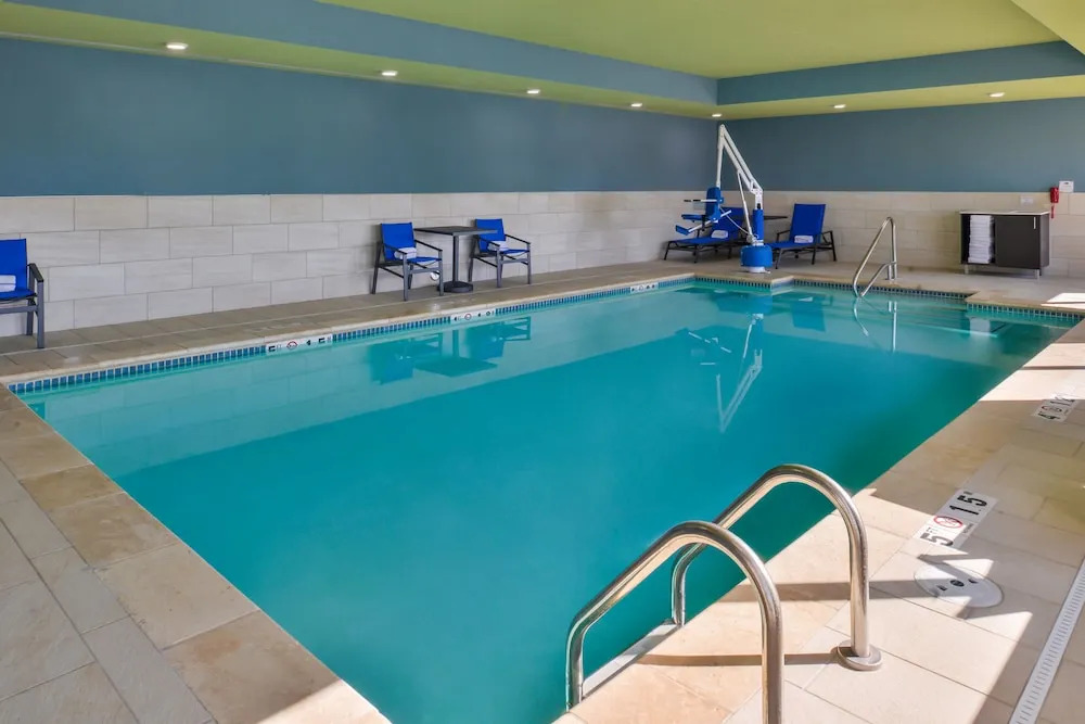 Holiday Inn Express & Suites - Kansas City - Lees Summit by IHG
