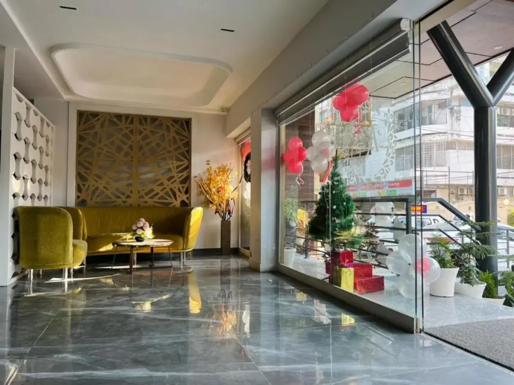 Hotel Kailash Plaza