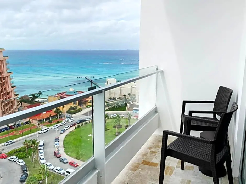 Двухместный номер Standard с частичным видом на океан (2 отдельные кровати) в Krystal Grand Cancun