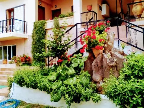 Nikolas Apartments