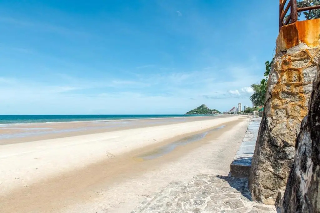 2BR Designer's villa at La Habana Huahin