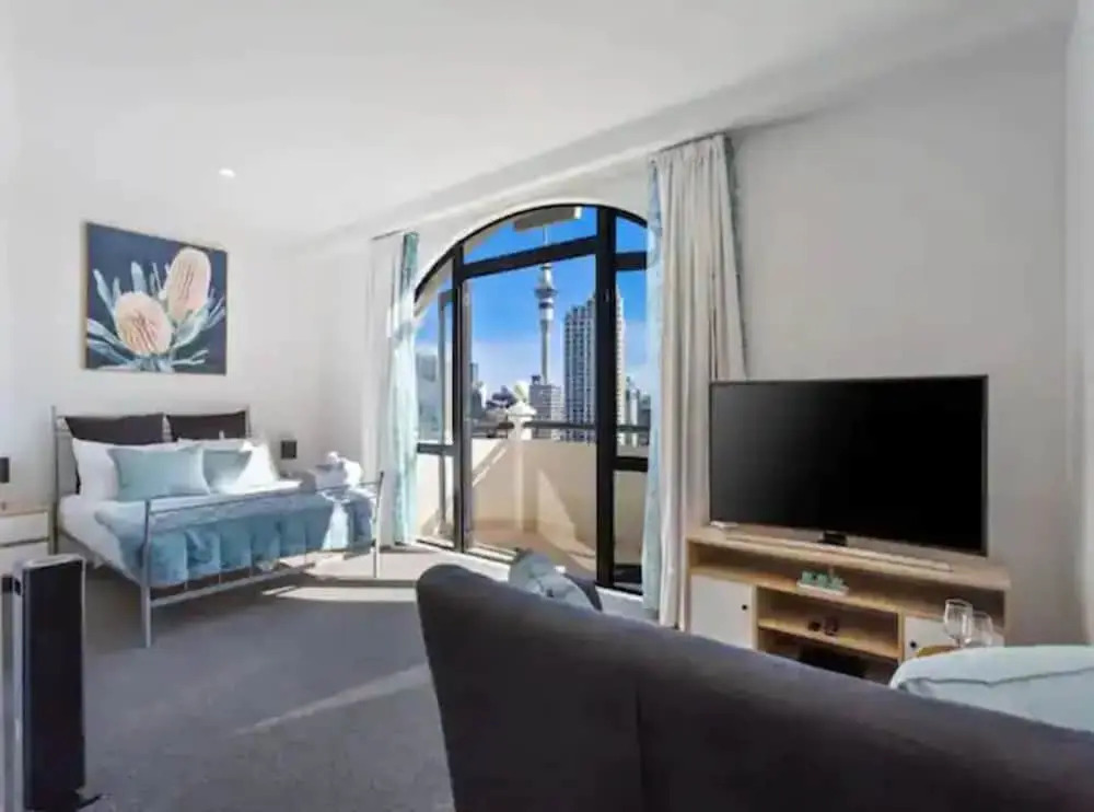 Stunning Sky Tower View Studio Pool And Gym!