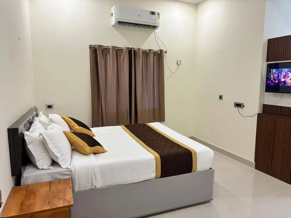 Thamira Grand Palace