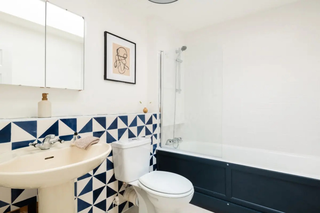The Victoria Gardens - Bright & Modern 2BDR next to Victoria Station