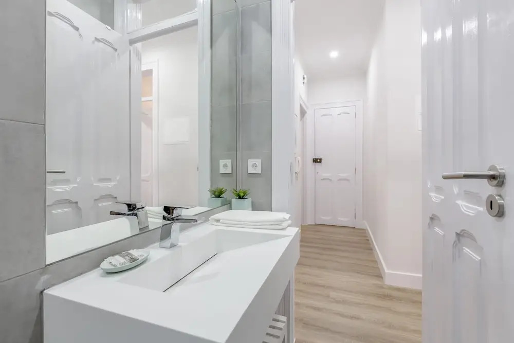 Baixa 3 Bedrooms Apartment with Patio By TimeCooler
