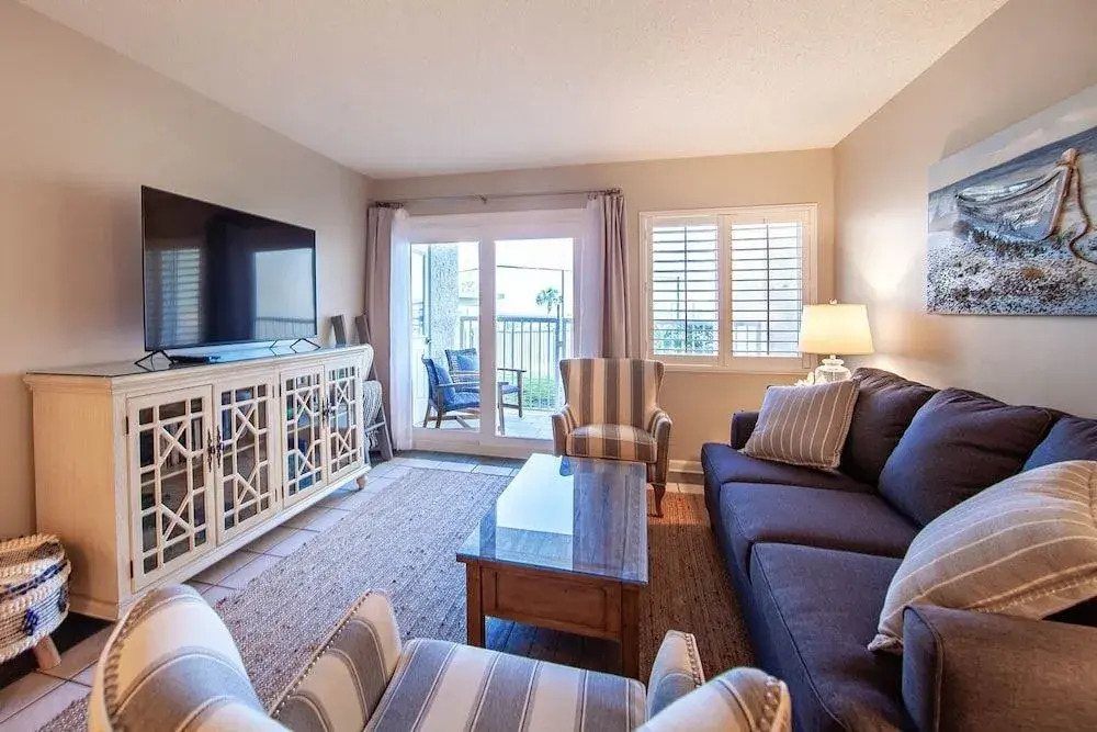 Gulf Shore Condo #107 - 2 Br condo by RedAwning