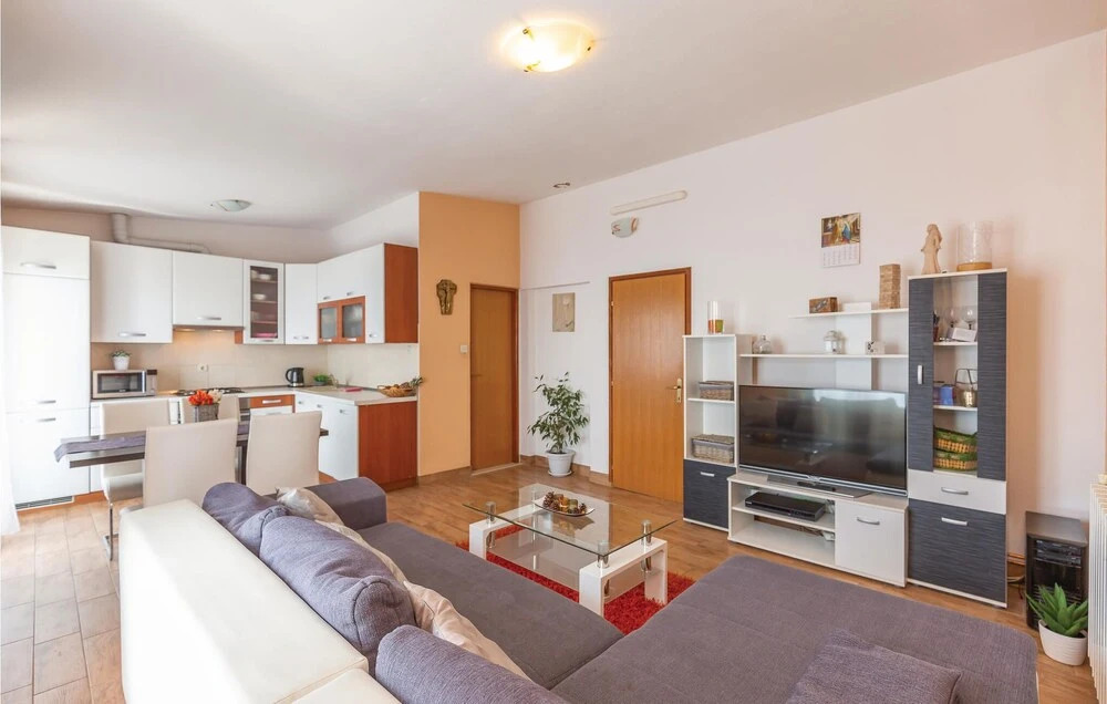 Amazing Home in Makarska With Wifi and 2 Bedrooms