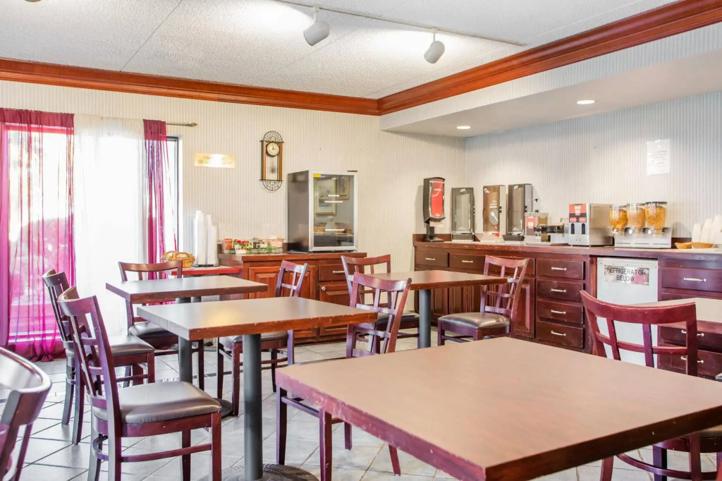 HomeTowne Studios by Red Roof Egg Harbor-Atlantic City Airport