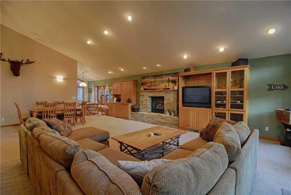 Walk to Lake! Large Home With Private Hot Tub, Yard Games and Lake Views! -sandy Shores Villa #182