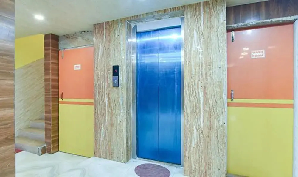 Fabhotel Comfort Inn