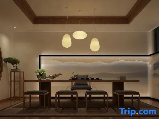 Qianna Hotel (Taihe Huayuan Market, East High-Speed Railway Station)