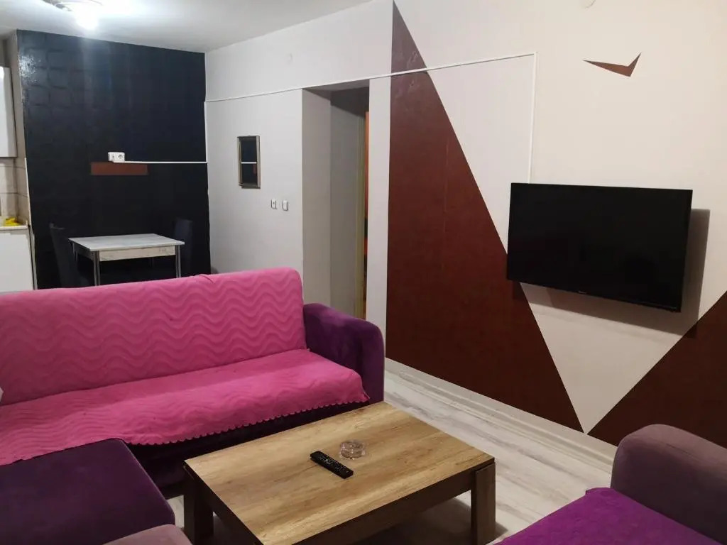 Çağlar apart