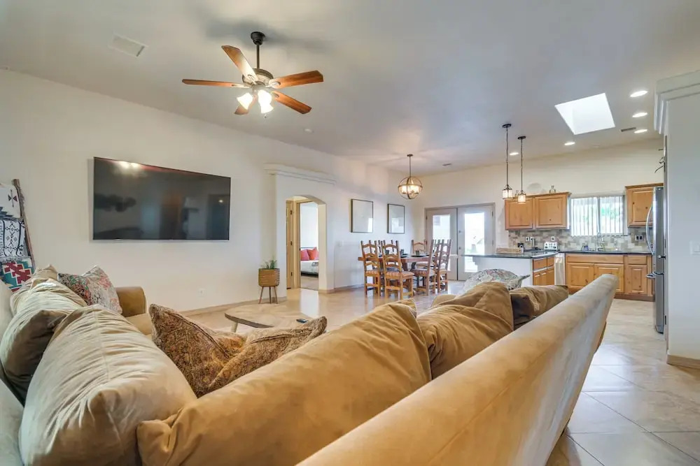 Putting Green & Mtn View: Lake Havasu City Home!