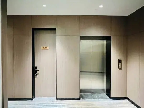 Oriental Holiday Hotel (Zhengzhou Chengdong Road Wenmiao Metro Station)