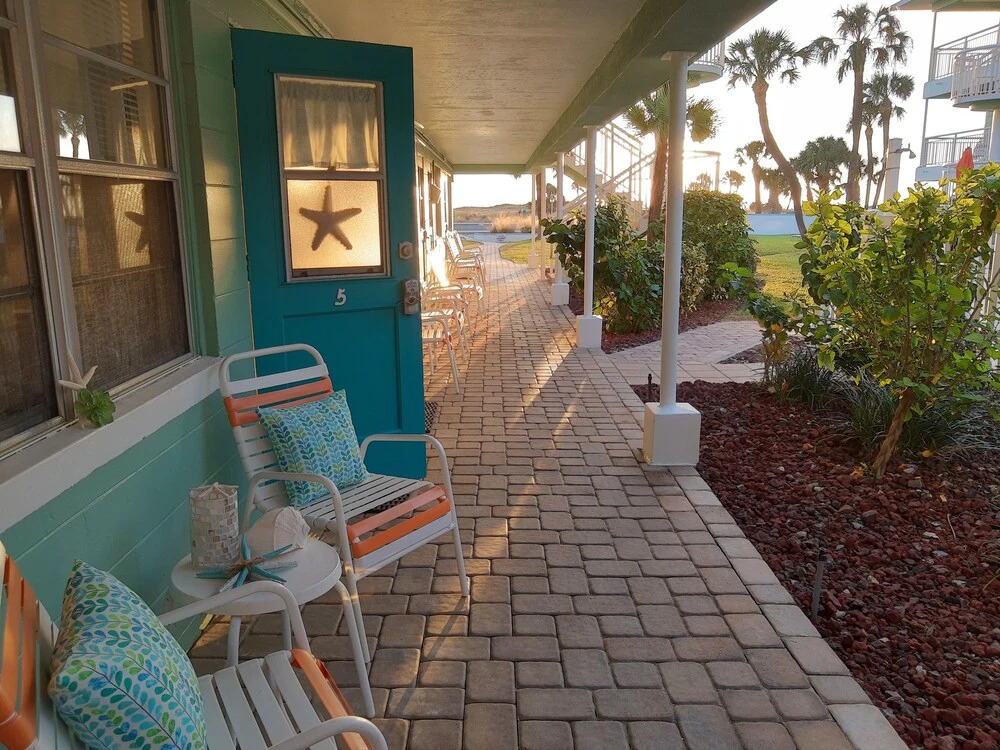 Tropic Terrace #5 - Beachfront Rental Studio Bedroom Apts by Redawning