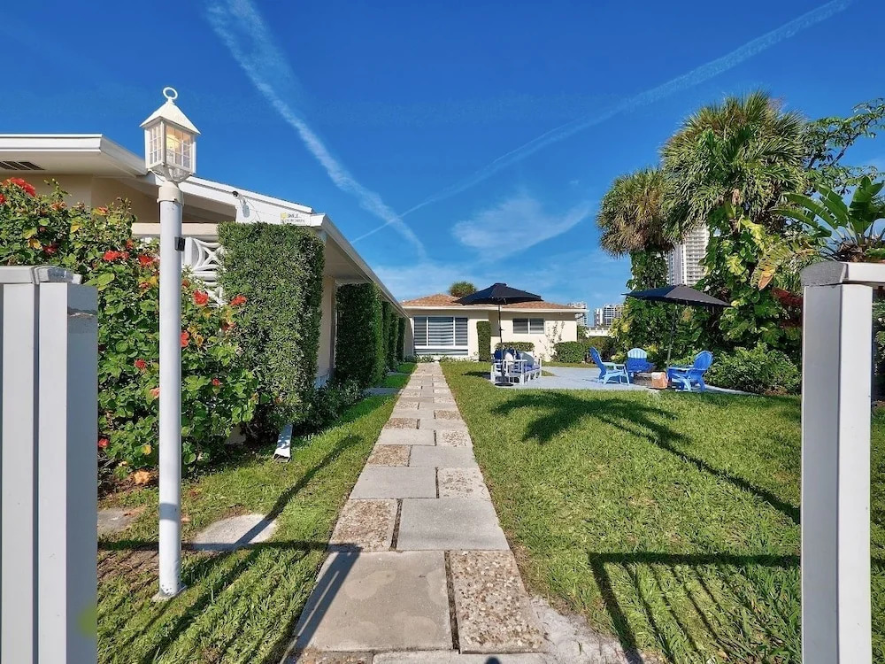 Seas The Day 8: Designer Beach W/ Pool! 3 Bedroom Condo