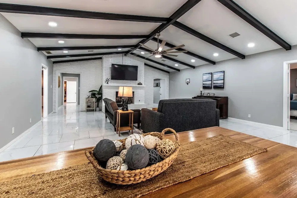 Sleep 29 - Oceanfront Retreat 2 Homes for 29-guests