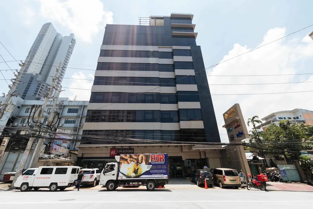 RedDoorz Premium @ South Triangle Quezon City