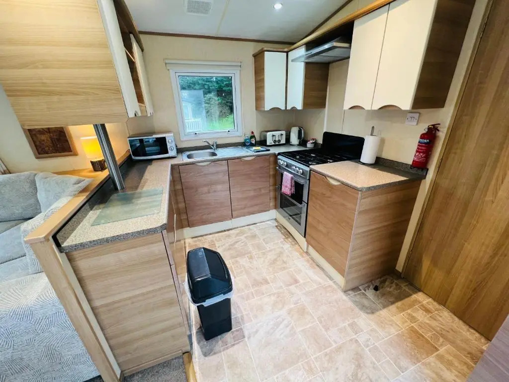 Luxury 2 Bedroom Caravan LG13, Shanklin, Isle of Wight