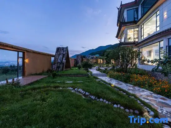 Listening to the wind · Courtyard Green Forest Rizhao Jinshan View Inn (Yulong Snow Mountain)