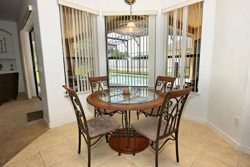 623 Coventry Drive 5 Bedrooms, 3 Bathrooms