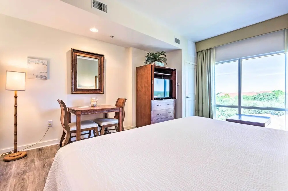 Studio w/ Pool Access - Walk to Miramar Beach!