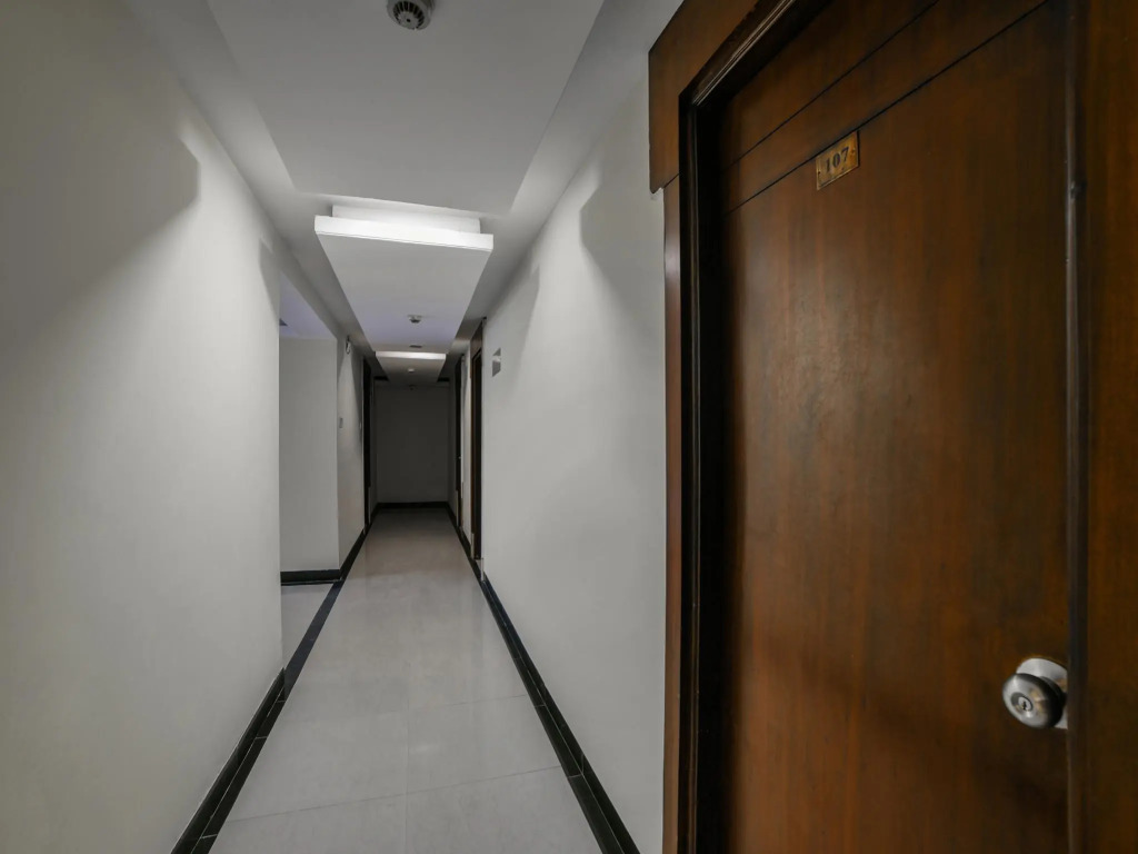 OYO 16061 Hotel Holly Hock
