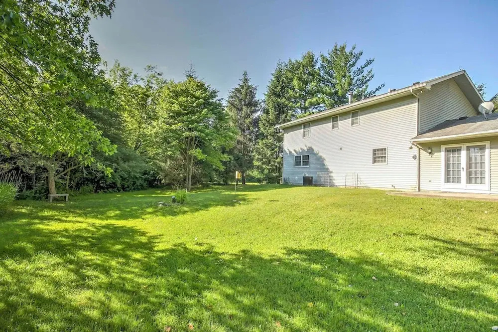 Private Plymouth Hideaway - 13 Miles to Ann Arbor!