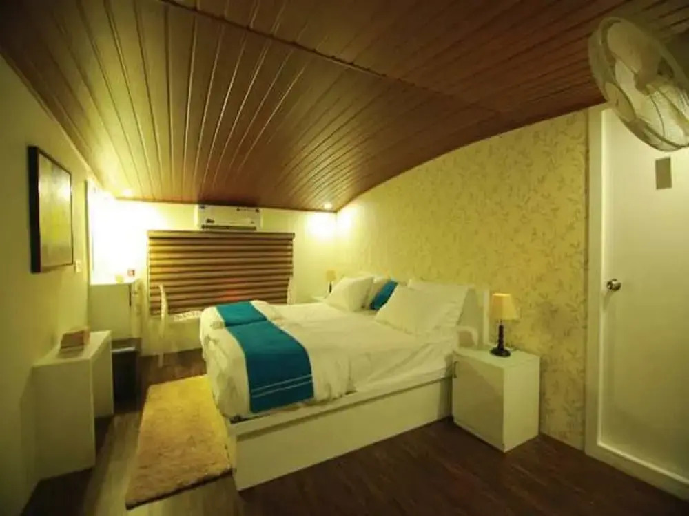 Whispering Waters Houseboat,Alleppey