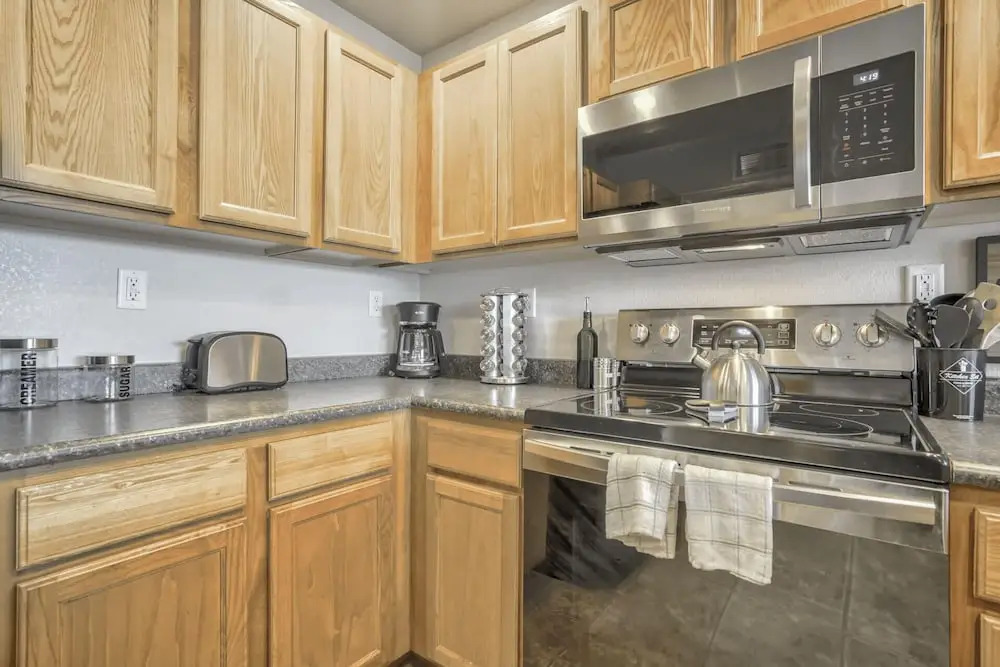 3BD Quiet Suburbs Restaurants & Parks