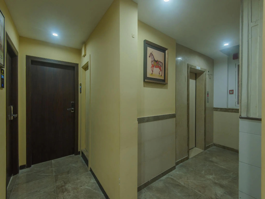 OYO Flagship 15439 Colaba