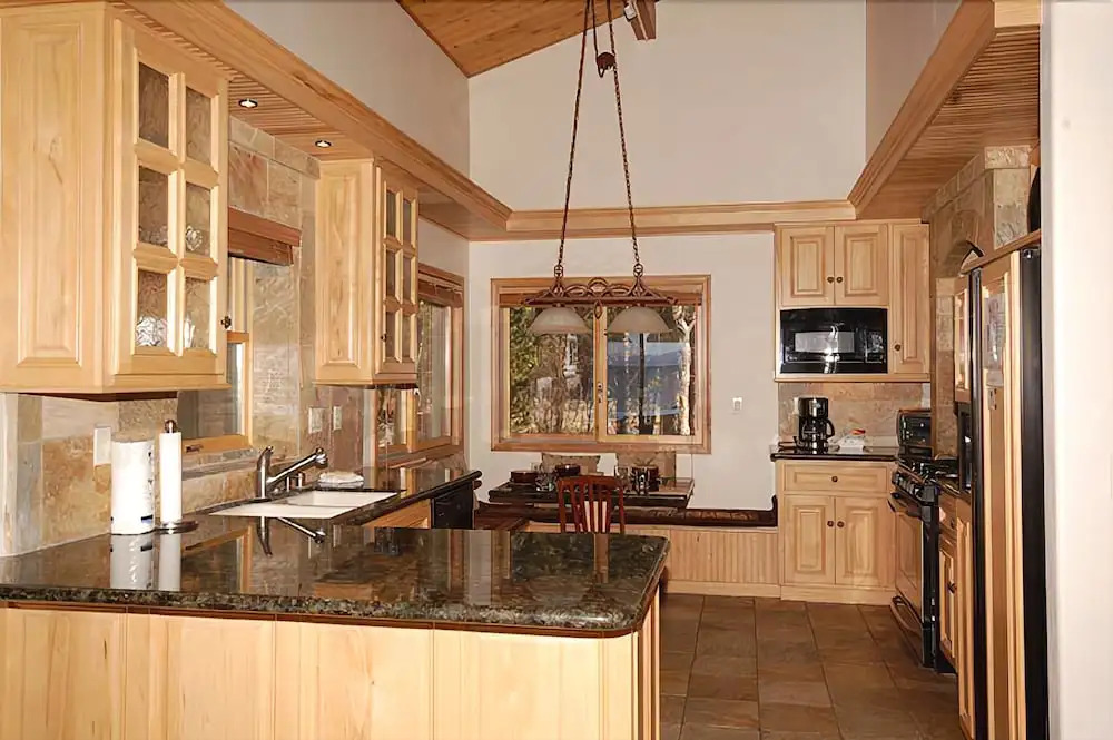 3819 Beach Road - 5 Br home by RedAwning
