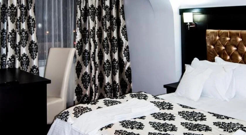 Hotel Blue Night