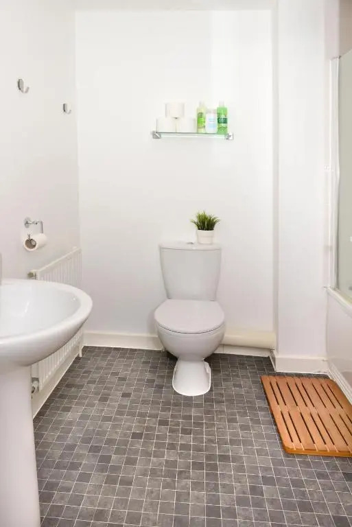 City centre 4 bedroom town house with parking