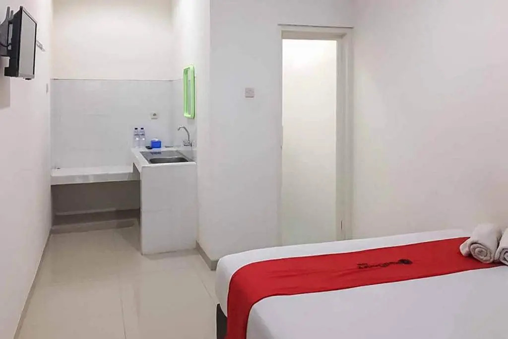 RedDoorz Plus @ Panorama Villas Batu