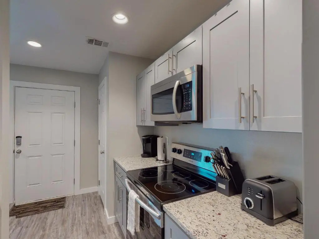 AH-E117 Remodeled First Floor Condo, Across From The Shared Pool & Hot Tub, Near Marina & Ferry