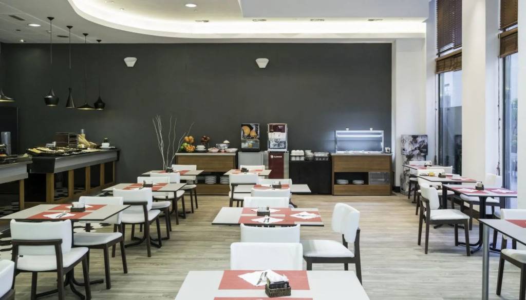 Отель Ilunion Valencia 3