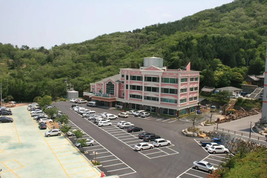 U Castle Hotel