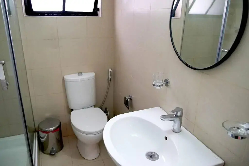 Inspiring 3Bed Unit with Sunny Balcony & Fireplace